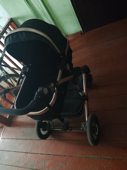 Продам прогулочный коляску.