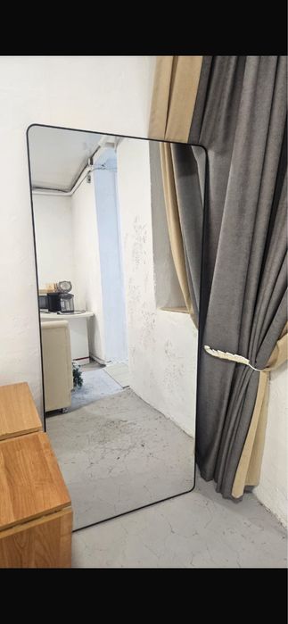 Напольное зеркало