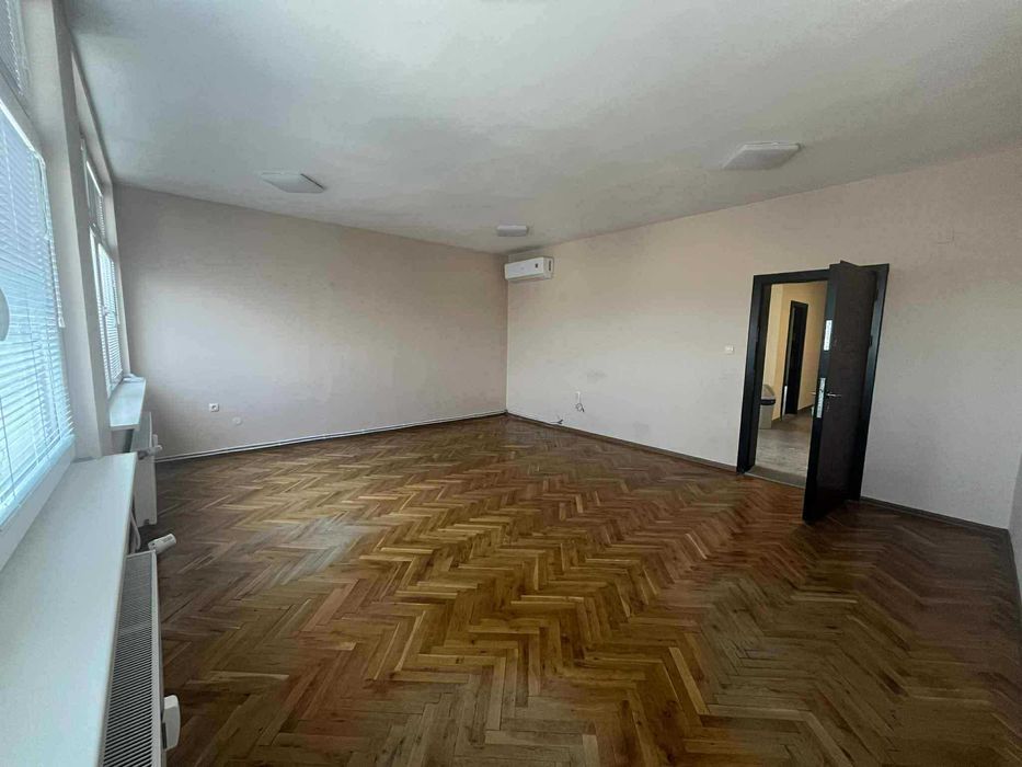 Дава се под наем Офис в Горна Оряховица - 28 кв.м за 127.5 € - Снимка #1