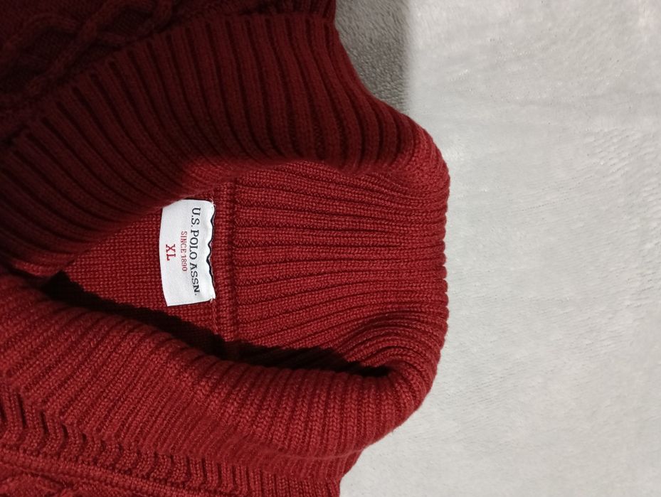 Vând pulover bărbati mărime M.