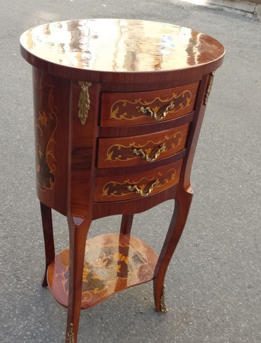 Comodina in stil francez cu 3 sertare ,intarsii și elemente bronz o pi