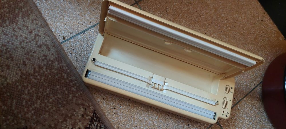 Set electrocasnice bucătărie: Feliator Novapan + Aparat vidat (pt piese)