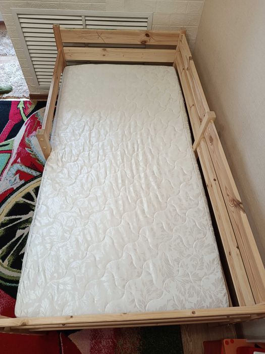 Детская кровать, натуральное дерево