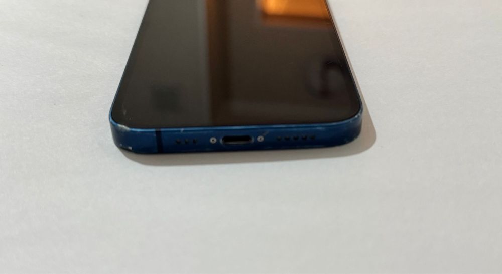 Продается iPhone 12.