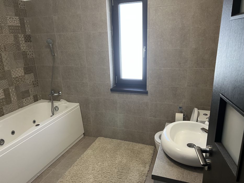 De vãnzare casã modernã pe un nivel gata mobilat