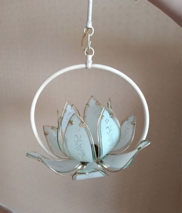 Продам две люстры