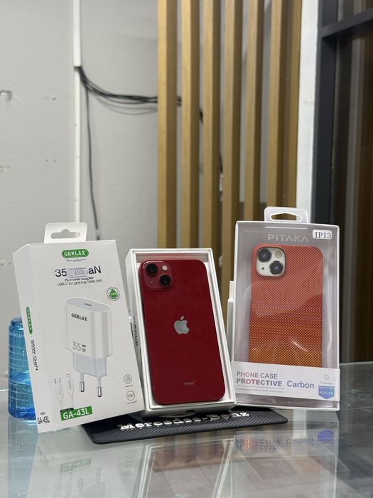 iPhone 13 красный в идеальном состоянии