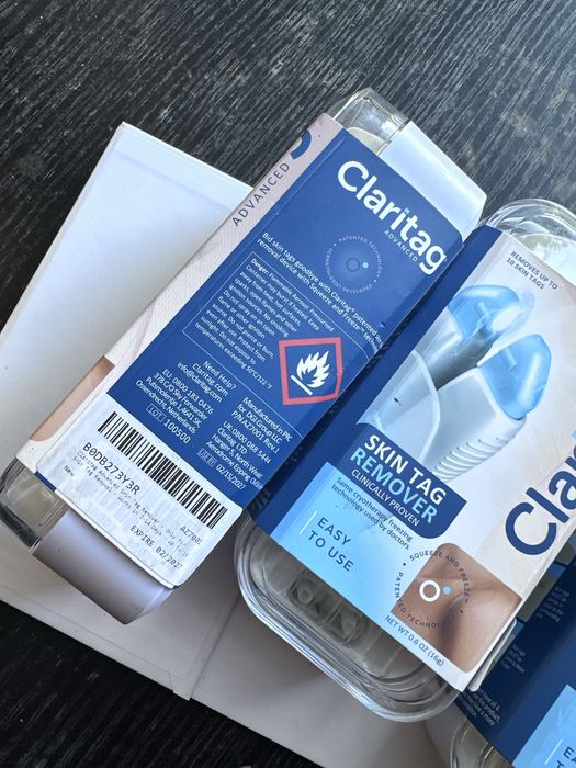 Dispozitiv de îndepărtare a etichetelor cutanate