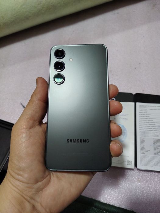Продаю флагман Samsung Galaxy S24 в классическом цвете Onyx Black