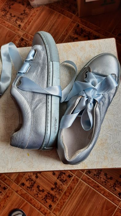 Распродажа школьных вещей