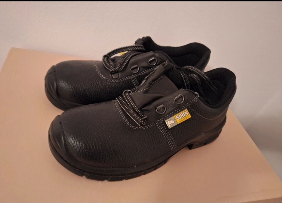 Bocanci cu protecție metalică