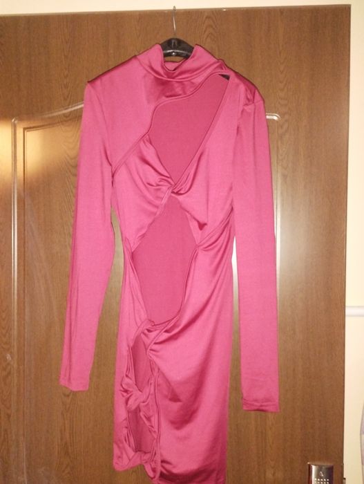 2 rochii de vânzare.