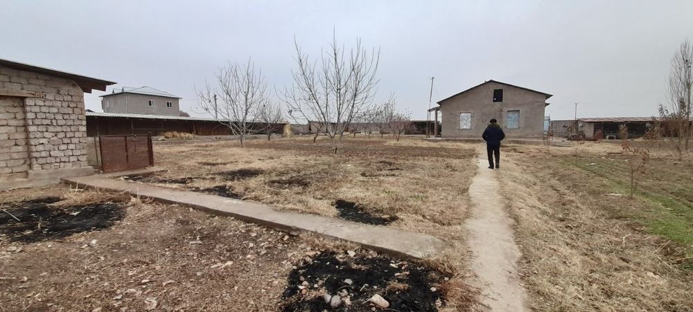 Dala hovli Ferma (45 sotix) Oldida Suv Oqib otgan