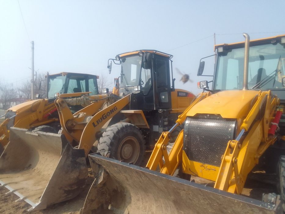 Экскаватор гусиничний. Погрузчик 1.8 лик. Трактор погрузчик 2 дона