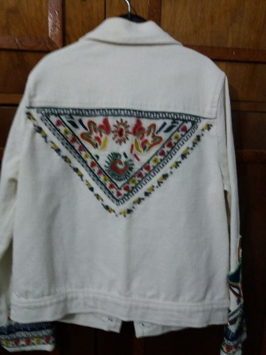 Geaca Zara cu broderie si margele