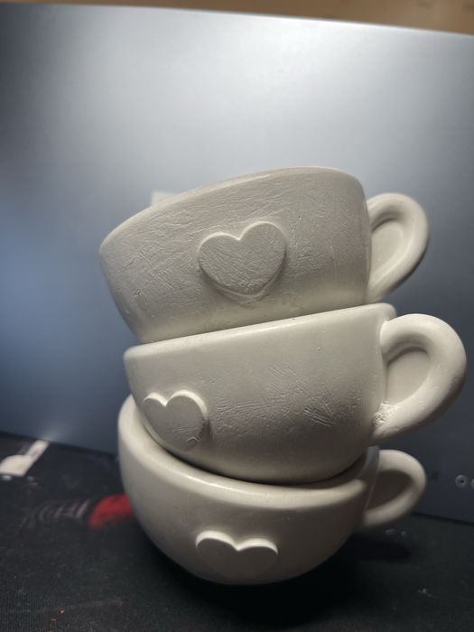 Из гипса бакалы с блюдцем, юрты