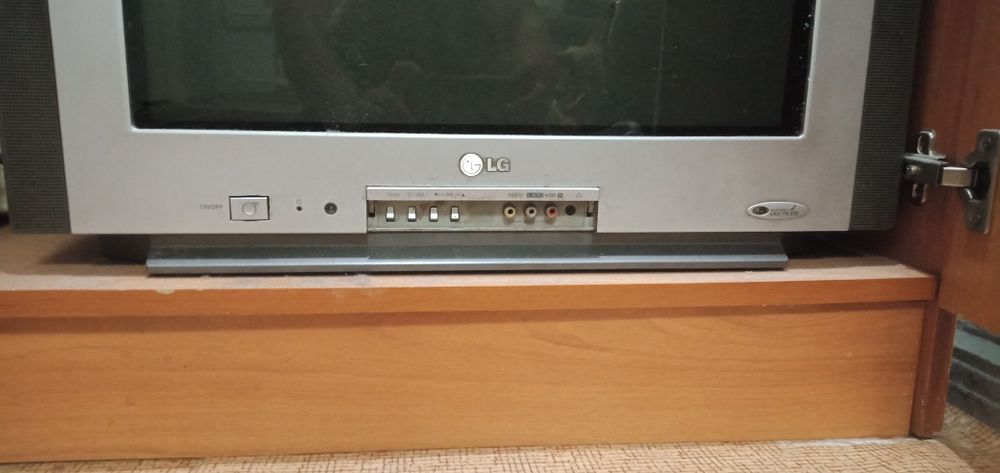 Продам телевизор LG
