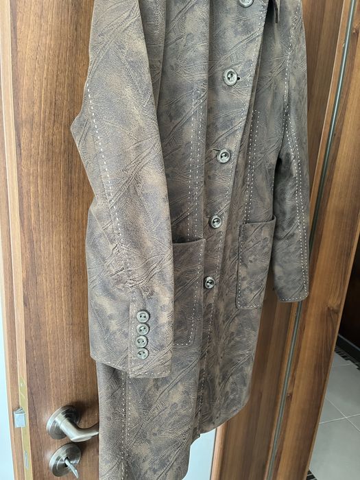 Връхно дамско палто,удобно и практично.