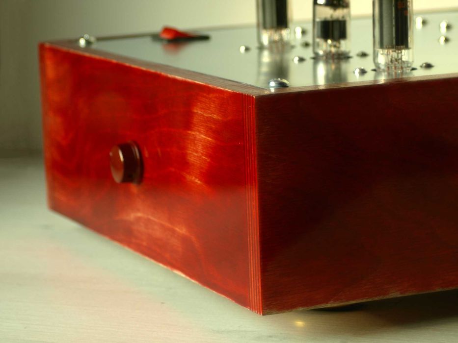 Ruby Resonance Enhancer – EL 84 SE Valve Amplifier - Лампов усилвател