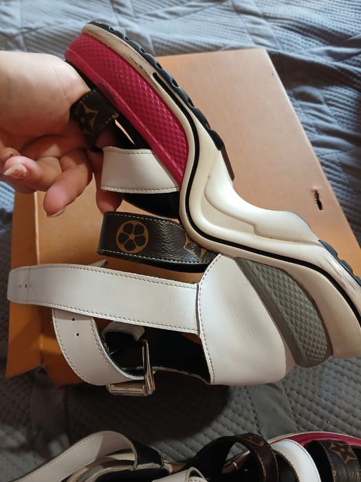 Продам Сандалик LV