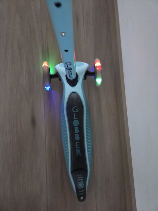 Trotineta  GLOBBER 3 roti PREMIUM 2.0 lumini in roti