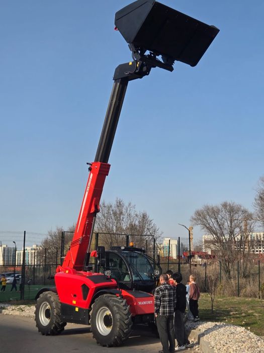 Телескопический погрузчик MLT 738