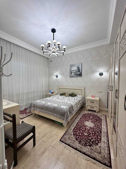 Продаётся добротный дом, 6 соток. 6 комнат. летняя кухня.  Дом угловой