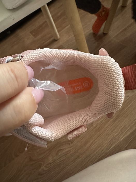 Продам кросрвки на девочку