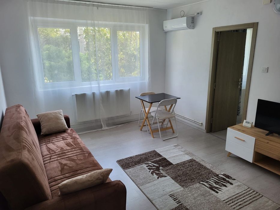 Proprietar, inchiriez apartament cu doua camere renovat