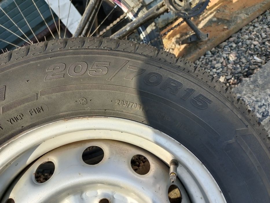 Продам запаску на ниву новая на 15.