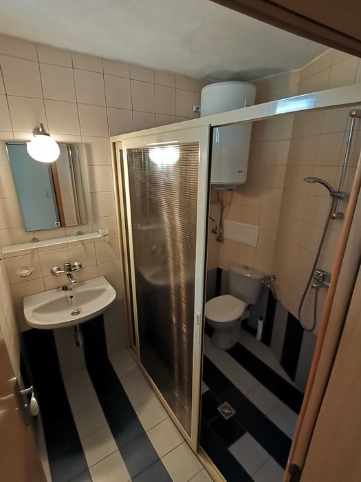 Дава се под наем Двустаен апартамент в Бургас, Възраждане - 70 кв.м за 408 € - Снимка #3