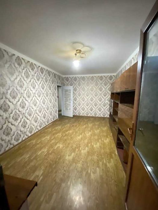 Қўйлиқ 1-массивда 3 хоналик квартира Матонат метрога якин без маклера