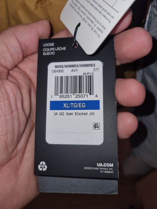 Geaca Under Armour noua cu eticheta