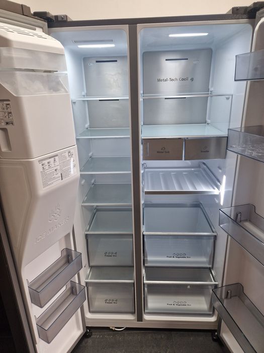 Хладилник Side By Side Hisense Inverter