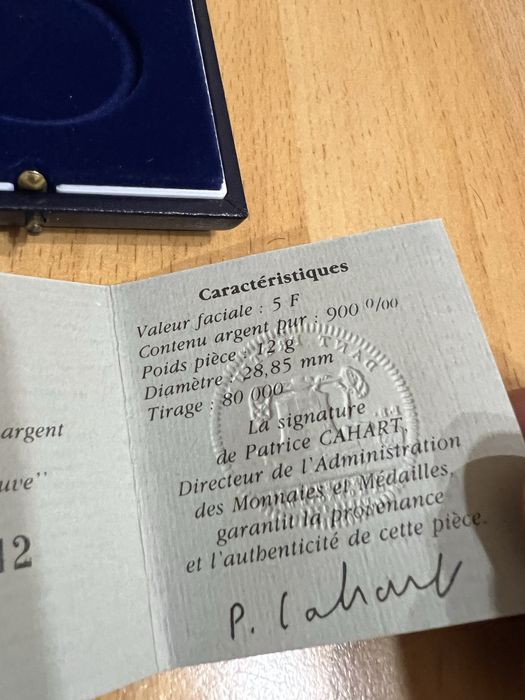 Лот кутии за колекционерски и инвестиционни монети