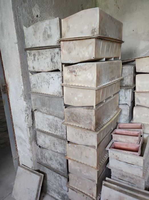 Пластмасови калъпи за бетонови изделия, вибрац. маса, 2 трансформатора