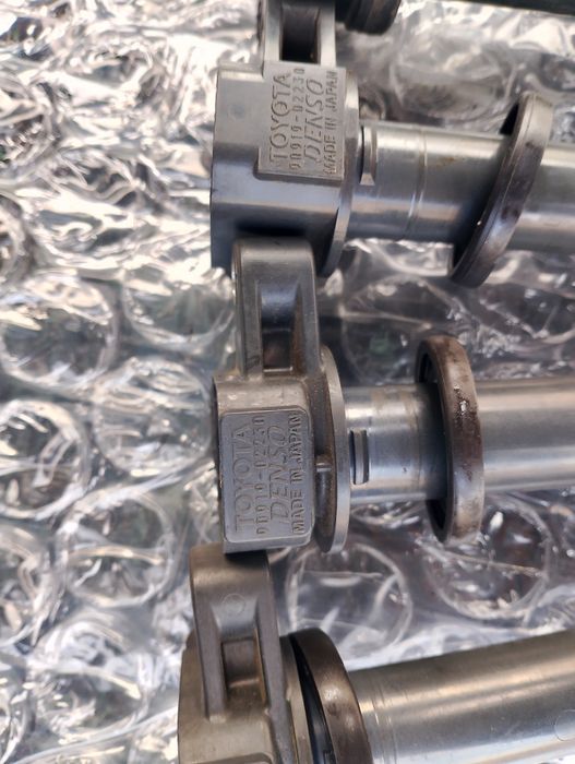 Продавам орегинални запалителни бобини за lexus is 200 DENSO 40 лв за