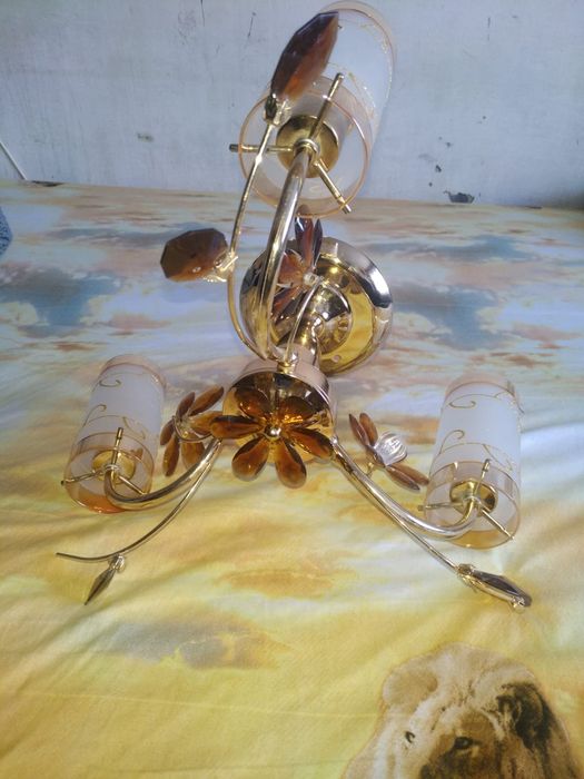 Люстра трехрожковая