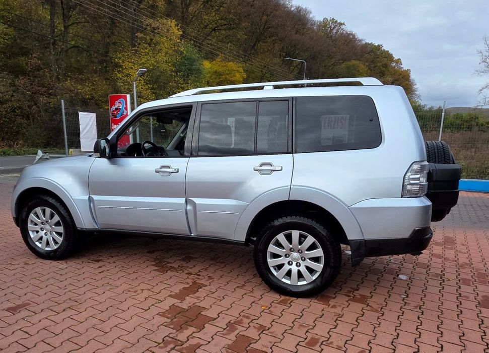 Mitsubishi  Pajero  lV LWB  Instyle 7 locuri 3.2 D ID