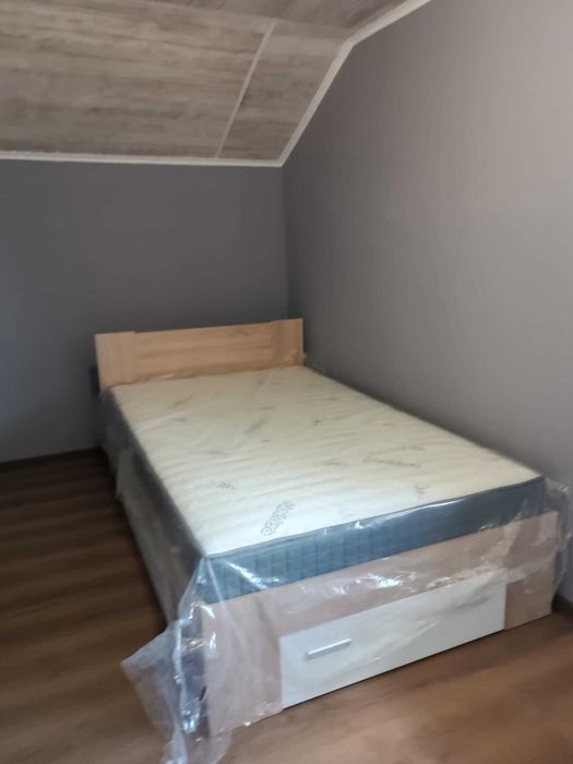 Къща с басейн в самостоятелен двор 405 м2