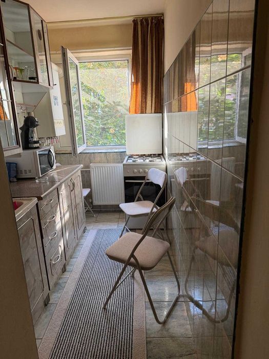 Se oferă spre vânzare un apartament cu două camere, situat în zona Micro 6.