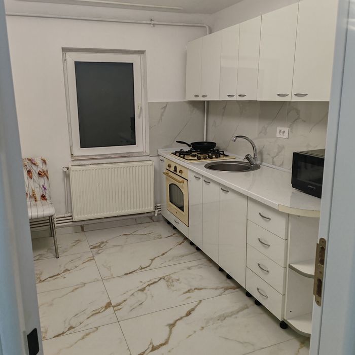 Închiriez apartament