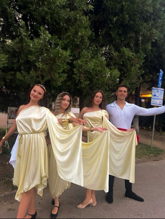 Dansatoare Belly dance + dans țigănesc+ dans grecesc