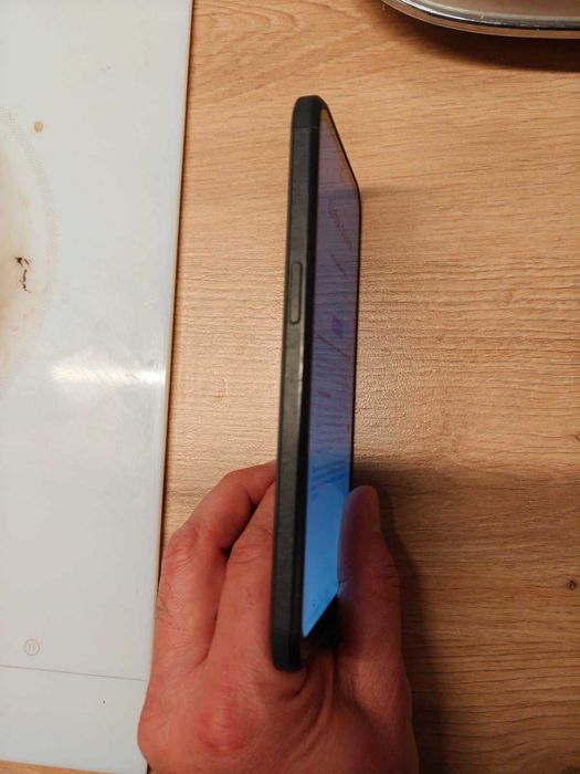 Продавам Nokia XR21