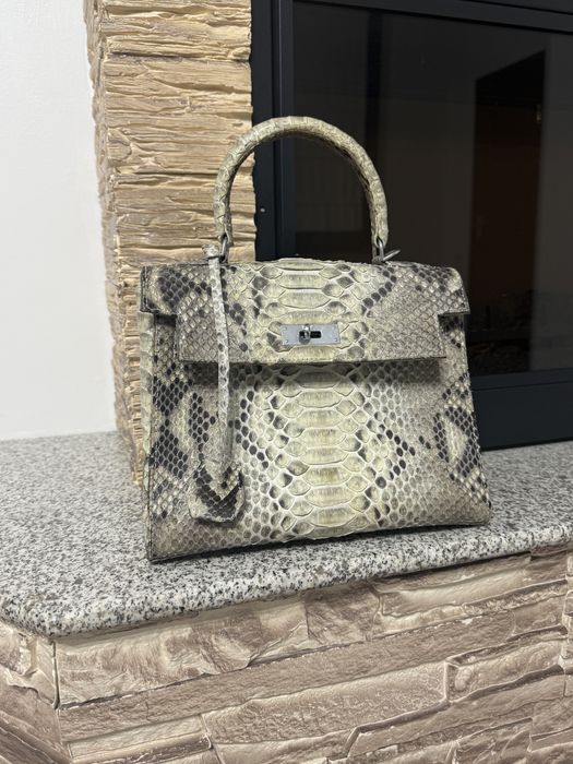 Сумка из кожи змей