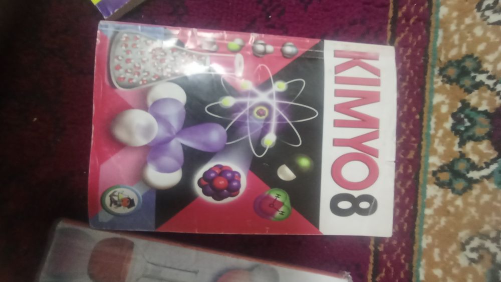 Kimyo va biologiya kitoblari