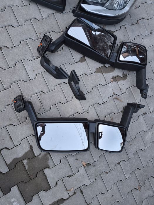 Vând faruri și oglinzi  SCANIA model 2022 pana in prezent