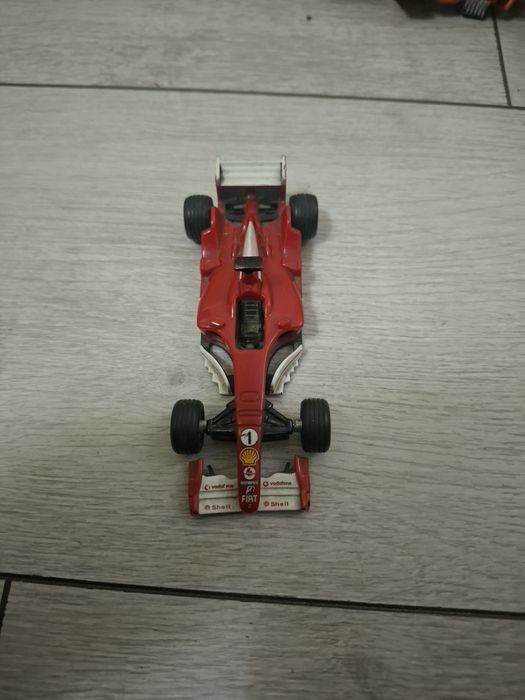 Колички hot wheels и ferrari
