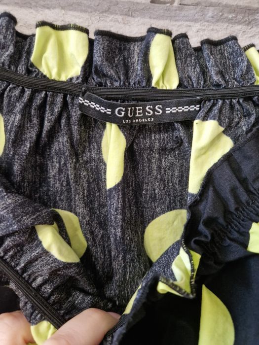 Нов кроп топ  guess