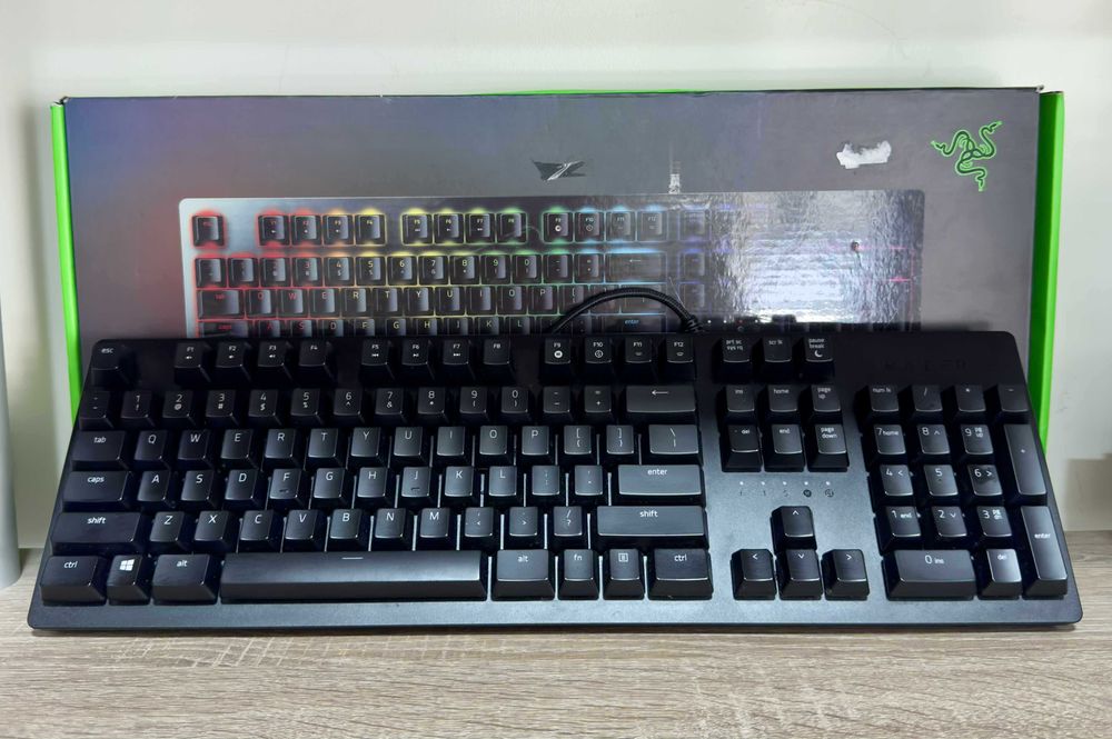 Клавиатура Razer Huntsman, гейминг, механична, подсветка, черна, USB